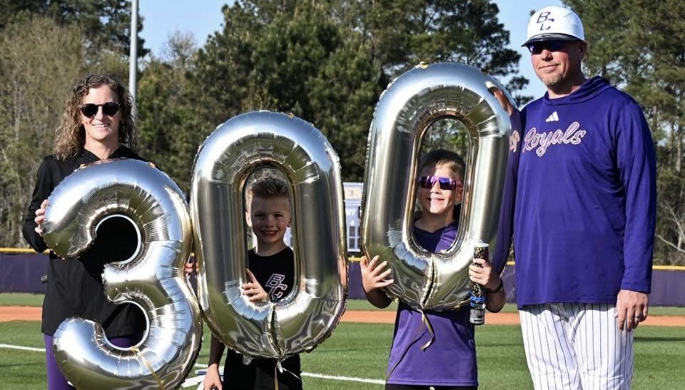 Davis gets 300th win