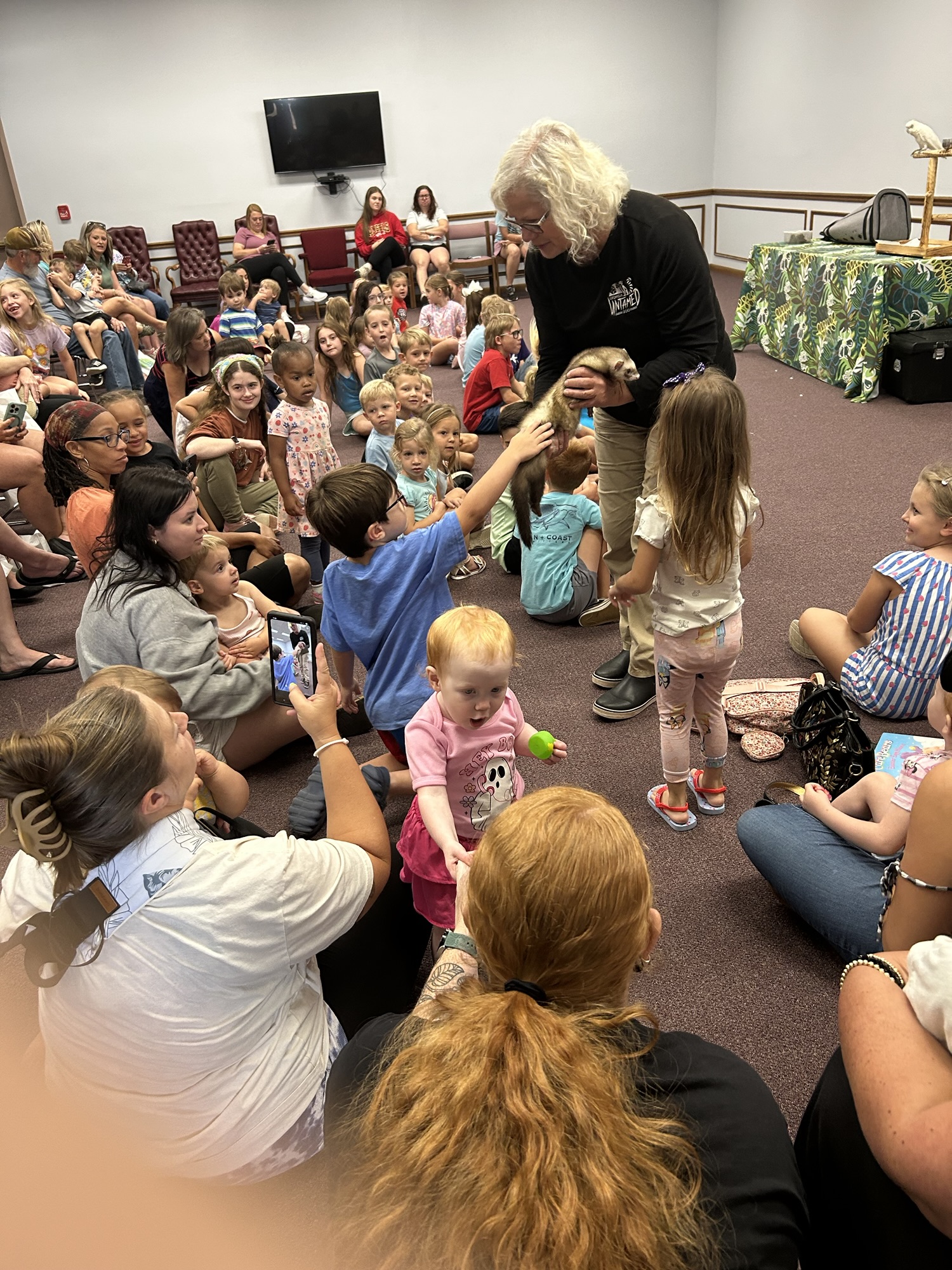 From Cockatoos to Pythons: Untamed Zoo Delights Library Crowd