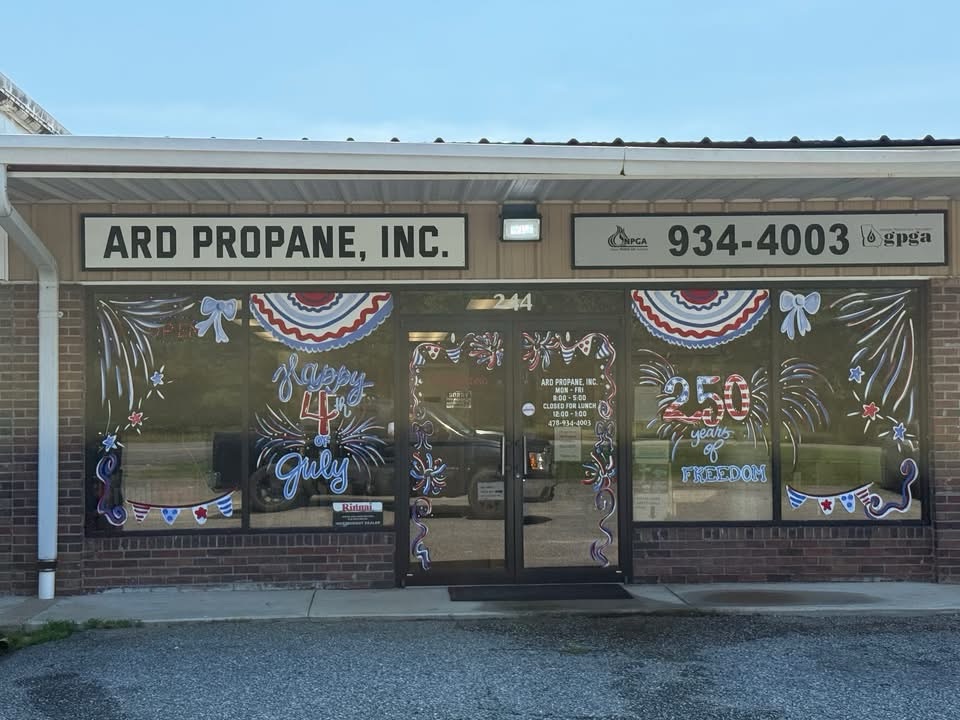 Stars, Stripes and Storefronts Contest Celebrates Local Businesses During July 4 Festivities