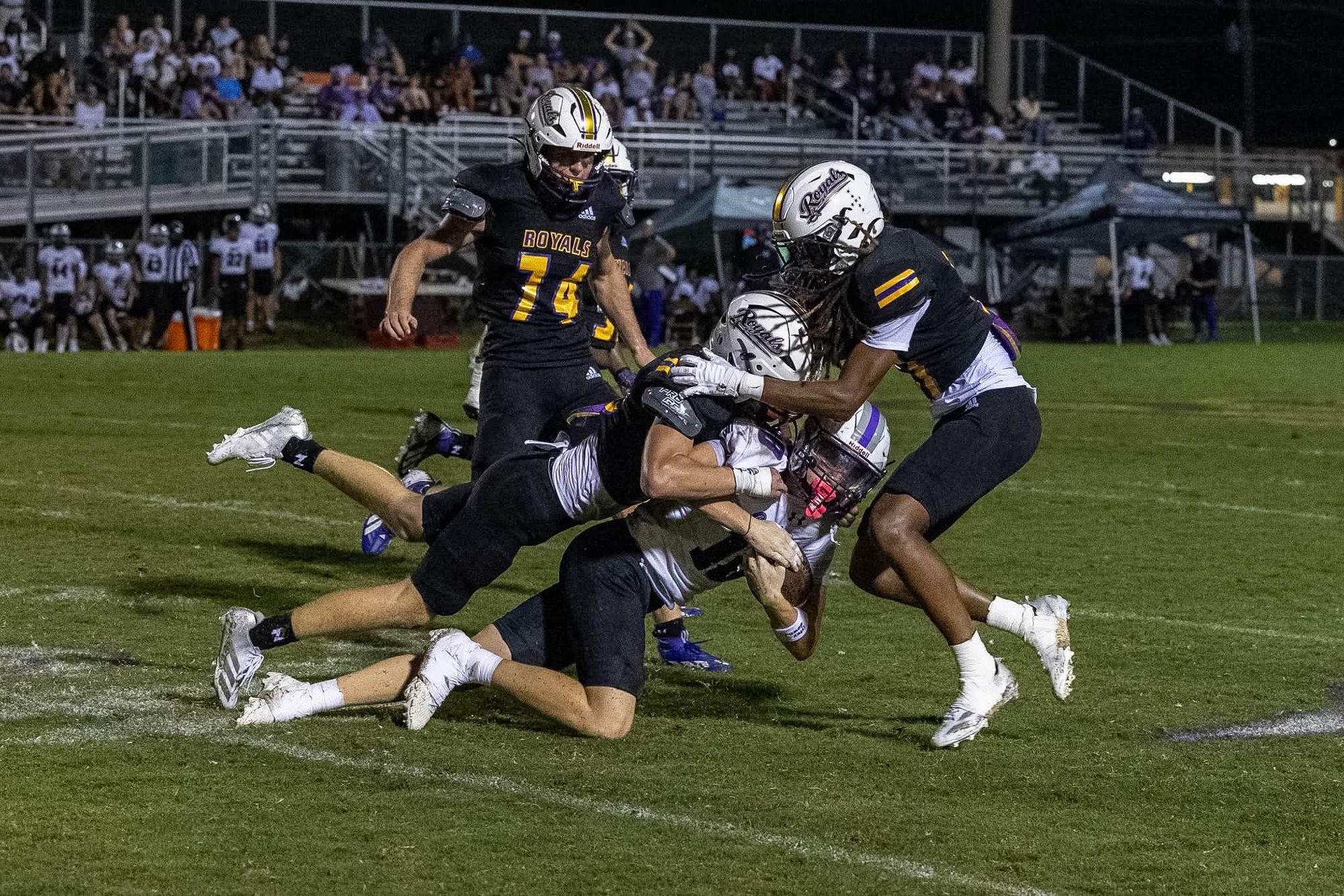 Royals Finish Off Jasper County, Win 35-7